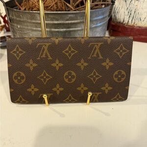Louis Vuitton Brown and Gold Monogram Card Holder 100% Authentic!
